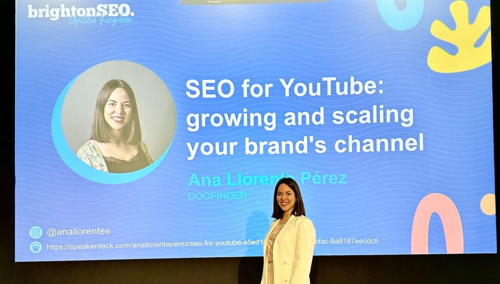 Ana Llorente Pérez presenting content leadership insights to a live audience