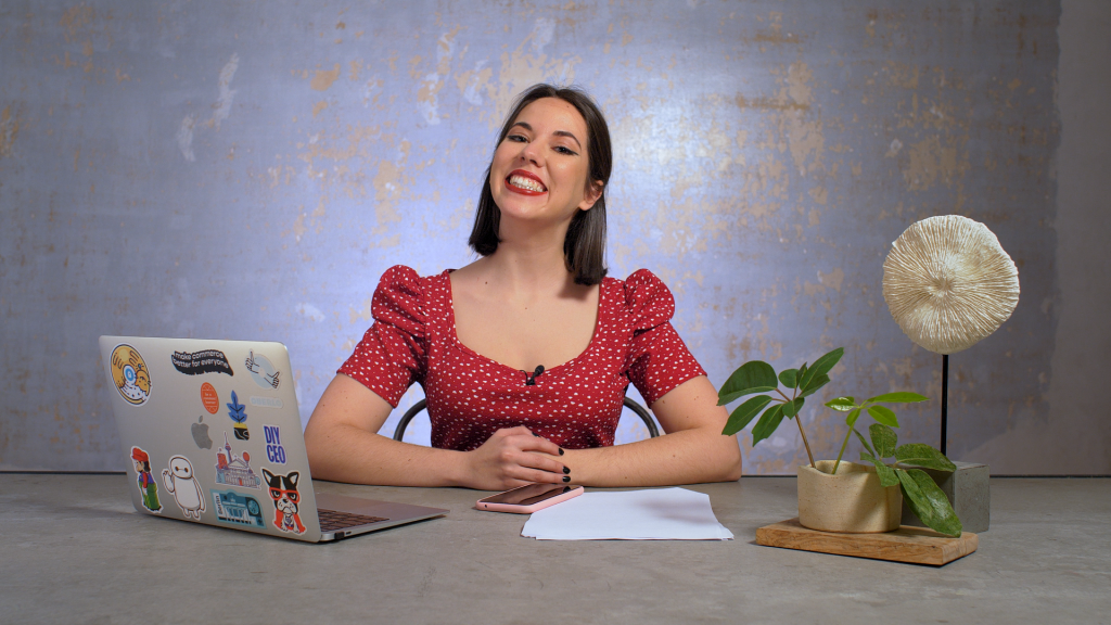 Ana Llorente Pérez standing confidently as a leader in content and digital strategy